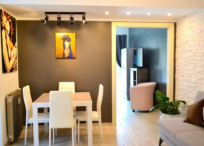 Tourist House *